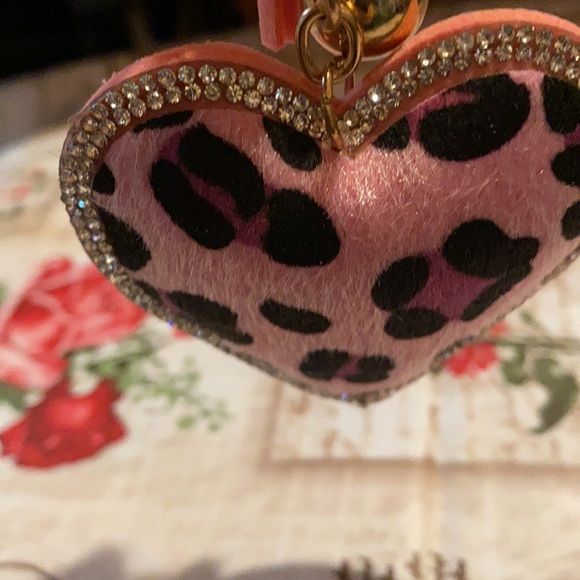 Leopard Heart Rhinestone Tassel Keychain - Picture 11 of 16